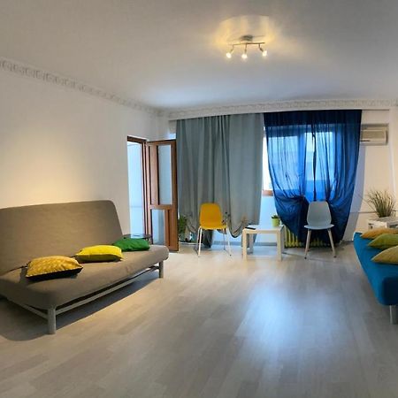 Green Apartment 41 Bukares Bagian luar foto