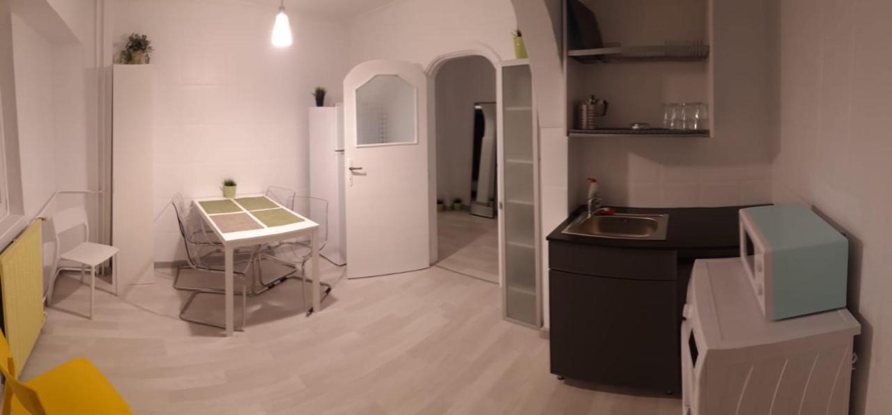 Green Apartment 41 Bukares Bagian luar foto