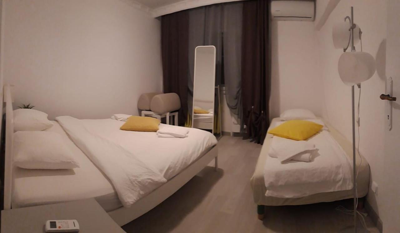 Green Apartment 41 Bukares Bagian luar foto
